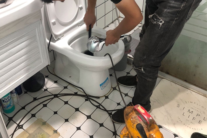 石碣马桶堵塞自己疏通还是找师傅？专业上门服务让你省时更省心